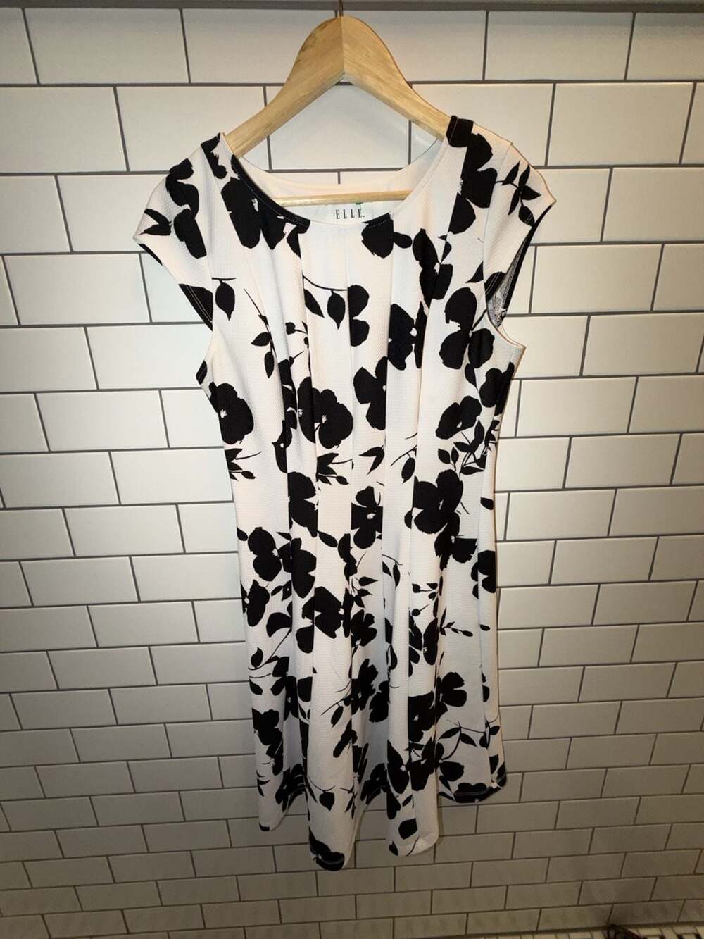 ELLE Women's Floral Cap-Sleeve Textured Fit and Flare‎ Dress